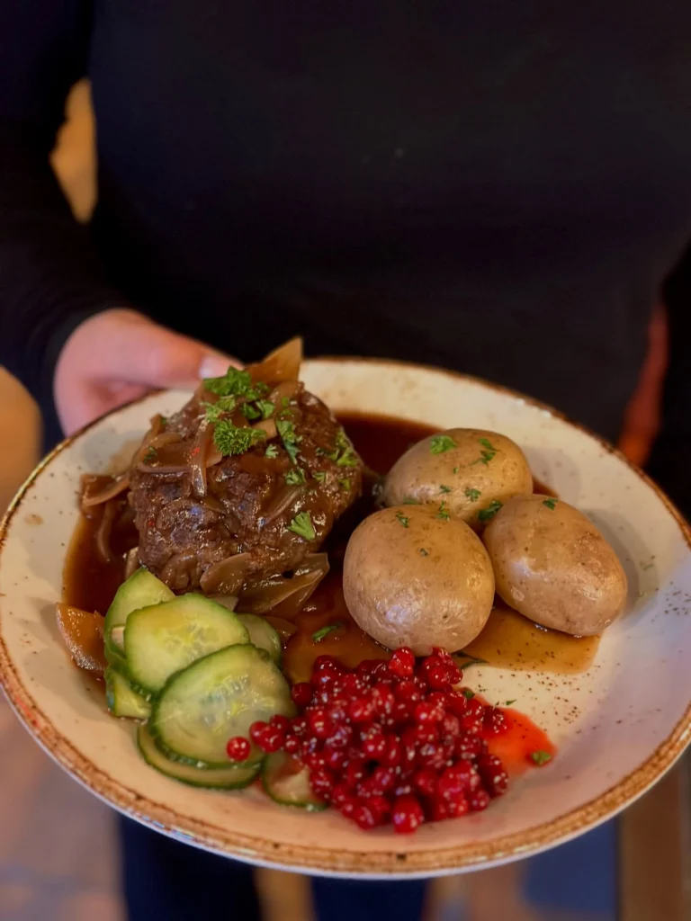 Instagram post from olhyttan. This post is in position 11.